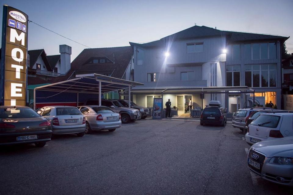 דובוי Motel Magistrala מראה חיצוני תמונה